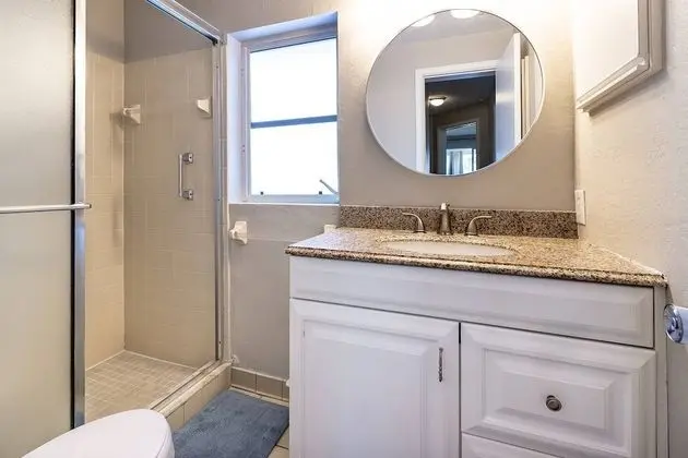 Daire (Jamaica Royale - 2 Townhome Steps To )