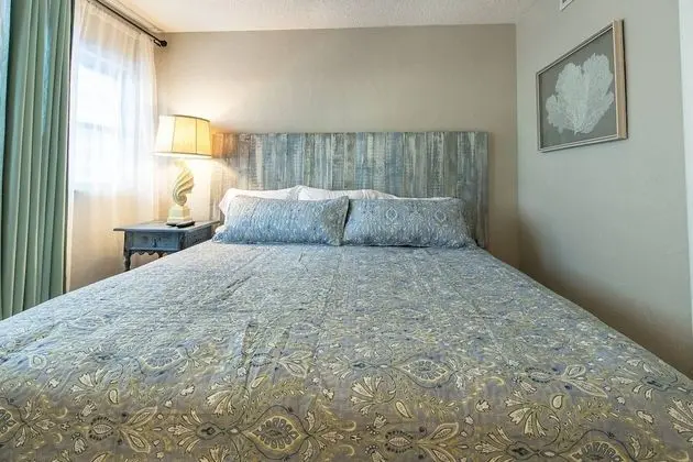 Daire (Jamaica Royale - 2 Townhome Steps To )