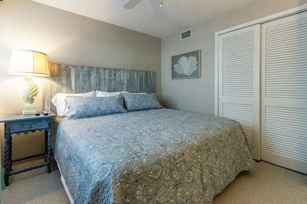 Daire (Jamaica Royale - 2 Townhome Steps To )