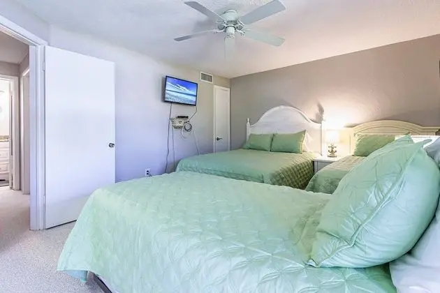 Daire (Jamaica Royale - 2 Townhome Steps To )