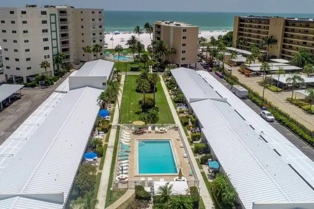 Daire (Jamaica Royale - 2 Townhome Steps To )