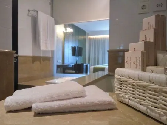 Premier Tek Büyük Yataklı Oda, Havuz Manzaralı