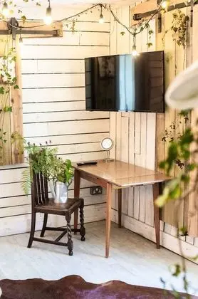Design Stüdyo, Banyolu/Duşlu (Studio 9 Outiside In )