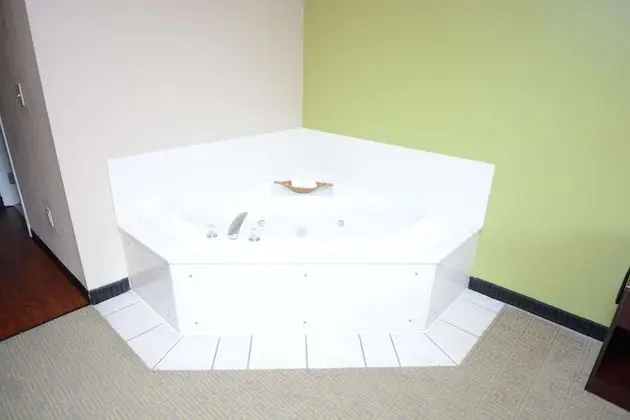 Süit, 1 En Büyük (King) Boy Yatak, Sıcak Su Küveti