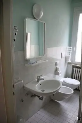 Tek Kişilik Oda, Ortak Banyo