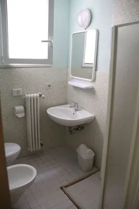Üç Kişilik Oda, Banyolu/Duşlu