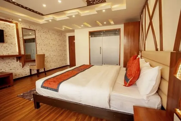 Executive Suite, 1 King Bed, Balcony (Complimentary Airport Pick-up)