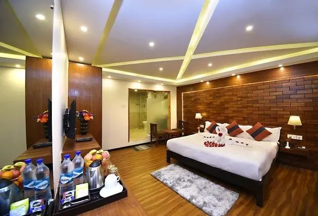 Executive Suite, 1 King Bed, Balcony (Complimentary Airport Pick-up)