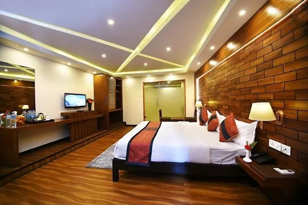 Executive Suite, 1 King Bed, Balcony (Complimentary Airport Pick-up)