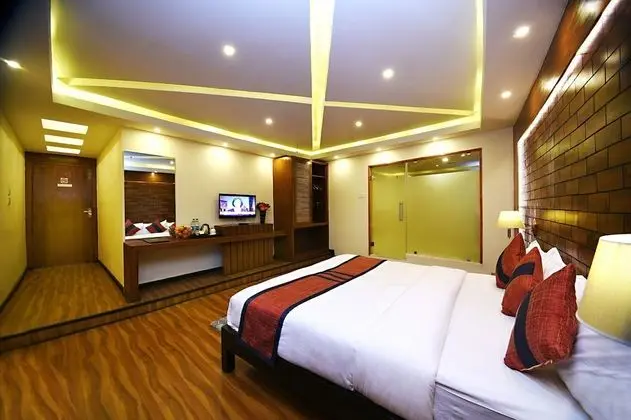 Executive Suite, 1 King Bed, Balcony (Complimentary Airport Pick-up)