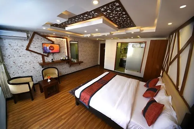 Executive Suite, 1 King Bed, Balcony (Complimentary Airport Pick-up)