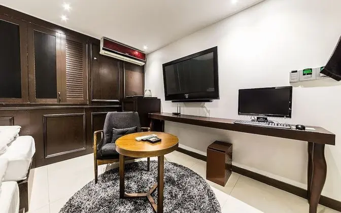 Oda (Deluxe Twin (55 inch TV + luxury matt)