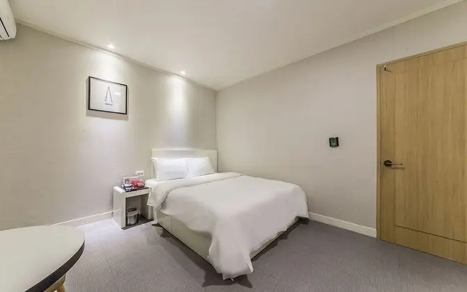 Oda (Premium (electric panel + noiseless r)