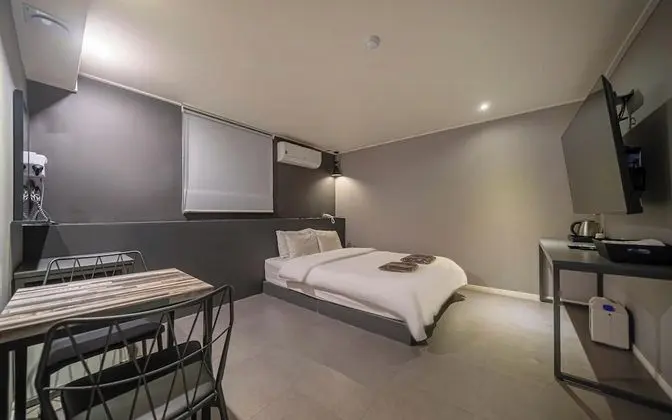 Oda (Deluxe room walk-in only (65-inch TV )