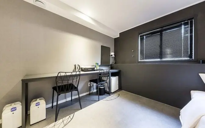 Oda (Deluxe room walk-in only (65-inch TV )