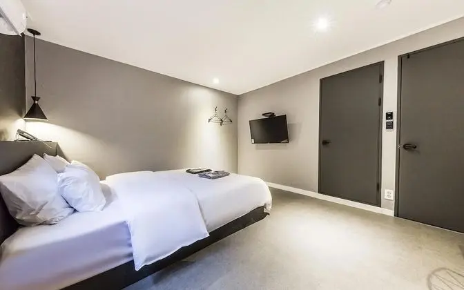 Oda (Deluxe room walk-in only (65-inch TV )