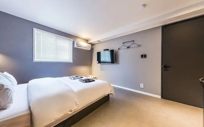 Oda (Deluxe room walk-in only (65-inch TV )