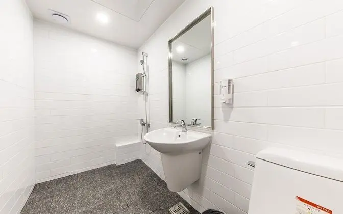 Oda (Deluxe room walk-in only (65-inch TV )