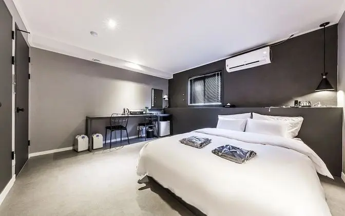 Oda (Deluxe room walk-in only (65-inch TV )