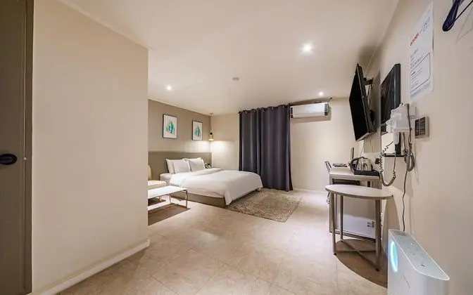 Oda (VIP room (65-inch TV Netflix air puri)