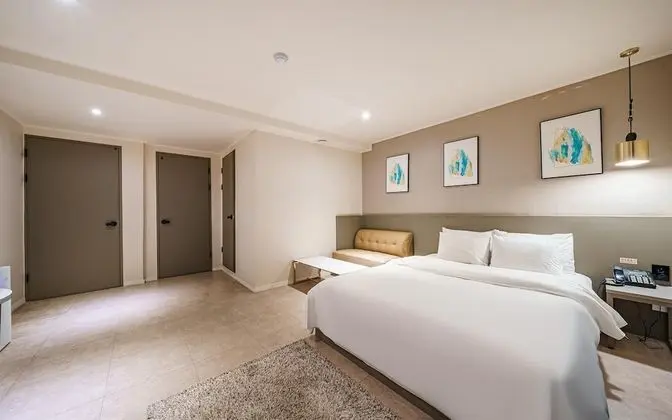 Oda (VIP room (65-inch TV Netflix air puri)