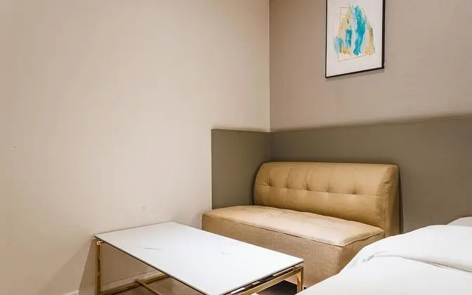 Oda (VIP room (65-inch TV Netflix air puri)