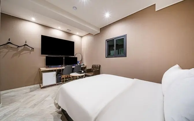 Oda (2 PCs for gaming (Netflix can be watc)