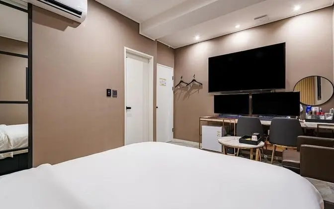 Oda (2 PCs for gaming (Netflix can be watc)