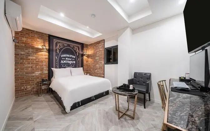 Oda (2 PCs for gaming (Netflix can be watc)