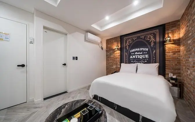 Oda (2 PCs for gaming (Netflix can be watc)