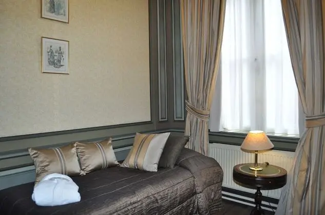 Junior Süit (Triple)