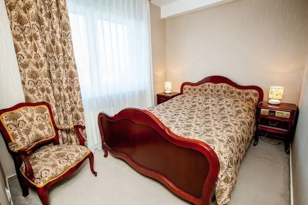 Luxury Oda