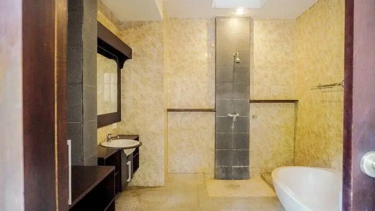 Stüdyo, Havuz Manzaralı