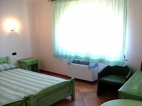 Tek Büyük Yataklı Oda, Balkon, Bahçe Manzaralı