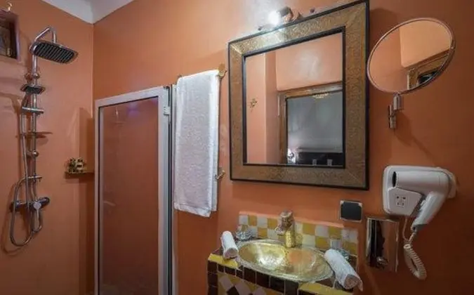 İki Ayrı Yataklı Oda, Sigara İçilmez