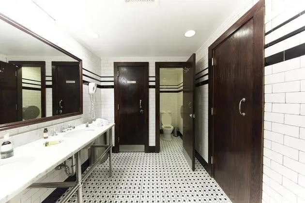 Bunk Bed Cabin, Shared Bathroom