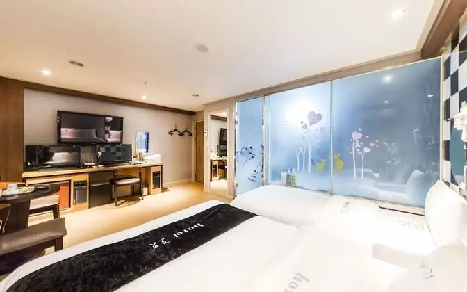 Oda (Deluxe room (Netflix available))