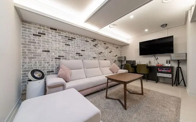 Oda (Deluxe Suite (Karaoke Party Room))