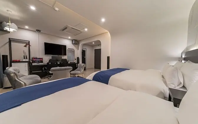 Oda (Premier Suite (Karaoke Party Room))