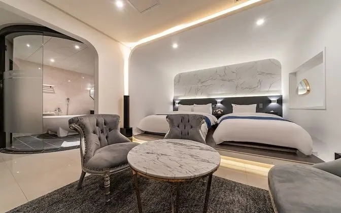 Oda (Premier Suite (Karaoke Party Room))