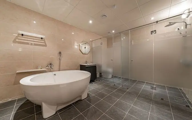 Oda (Premier Suite (Karaoke Party Room))