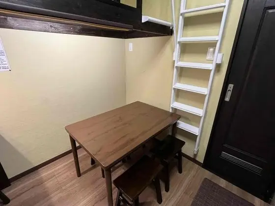 Basic Ev, Sigara İçilmez