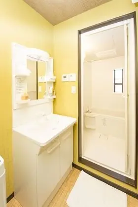 Basic Üç Kişilik Oda, 1 Yatak Odası, Sigara İçilmez, Özel Banyo (For 6 people)