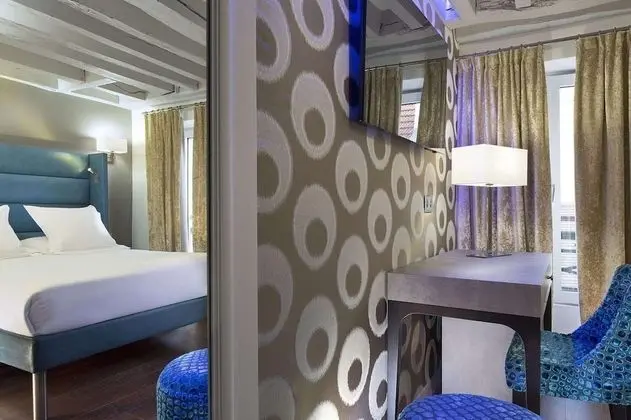 Tek Büyük Yataklı Oda, 2 Çift Kişilik Yatak