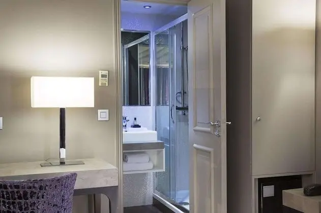 Tek Büyük Yataklı Oda, 2 Çift Kişilik Yatak