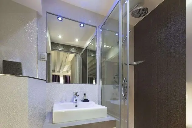 Tek Büyük Yataklı Oda, 2 Çift Kişilik Yatak