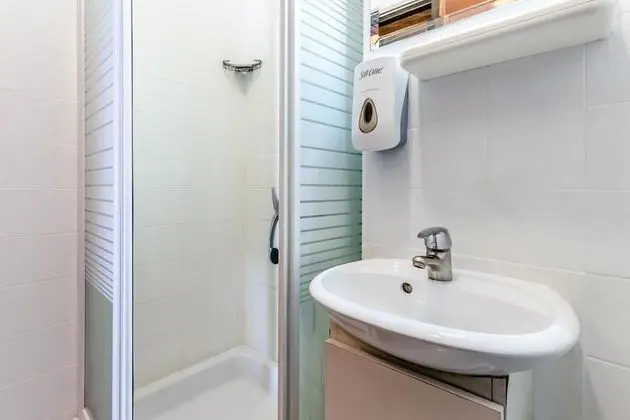 Tek Büyük veya İki Ayrı Yataklı Oda, Ortak Banyo