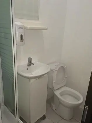 Tek Büyük veya İki Ayrı Yataklı Oda, Ortak Banyo