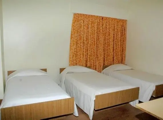 Üç Kişilik Oda, Ortak Banyo