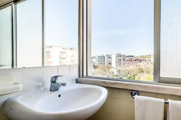 Üç Kişilik Oda, Ortak Banyo